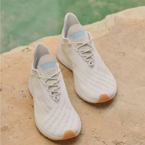 Stylish White Athletic Shoes for Women